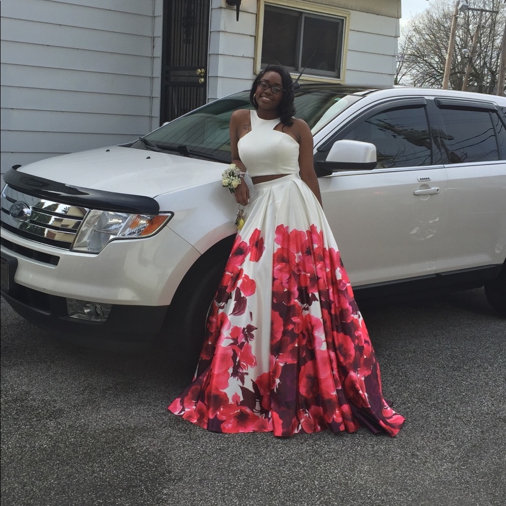 Dress - Picture 2 of 2